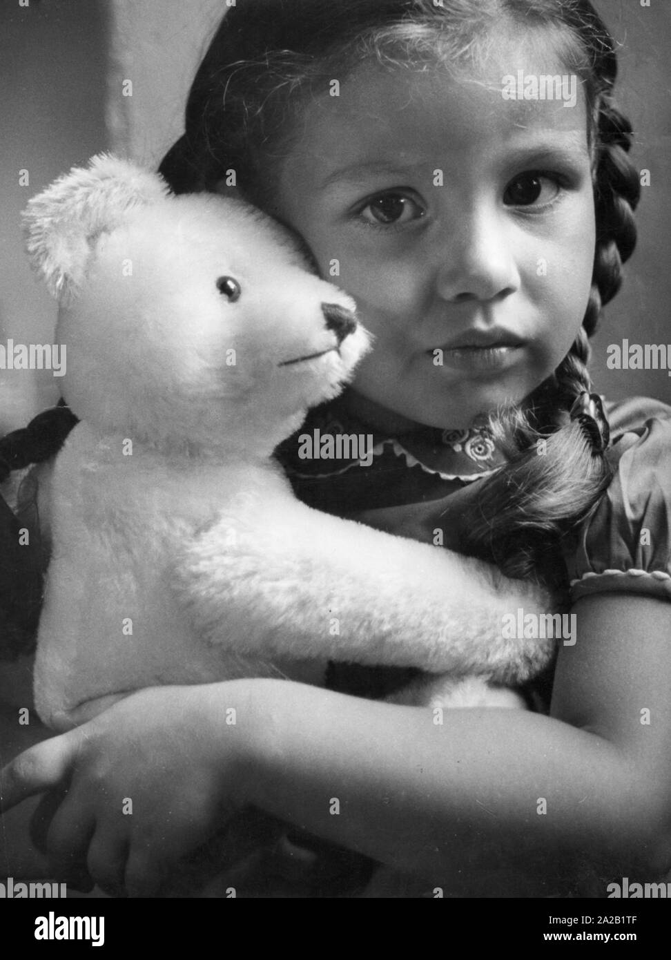 Vintage girl teddy bear hi-res stock photography and images - Alamy