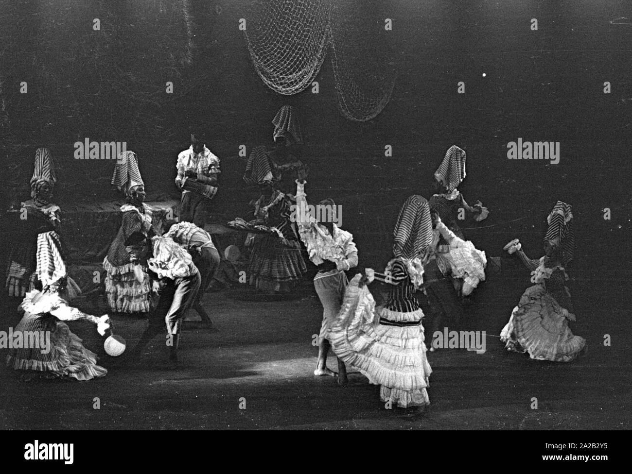 Performance of the dancer and choreographer Katherine Dunham and her dance troupe in Munich. In May 1954 she was on tour with the program 'Caribbean Rhapsody' in 6 German cities. The costumes and decoration were the responsibility of her husband John Pratt. Dunham was one of the most famous dance teachers and choreographers in the US, beside that she was a PhD anthropologist, civil rights activist and author. Stock Photo