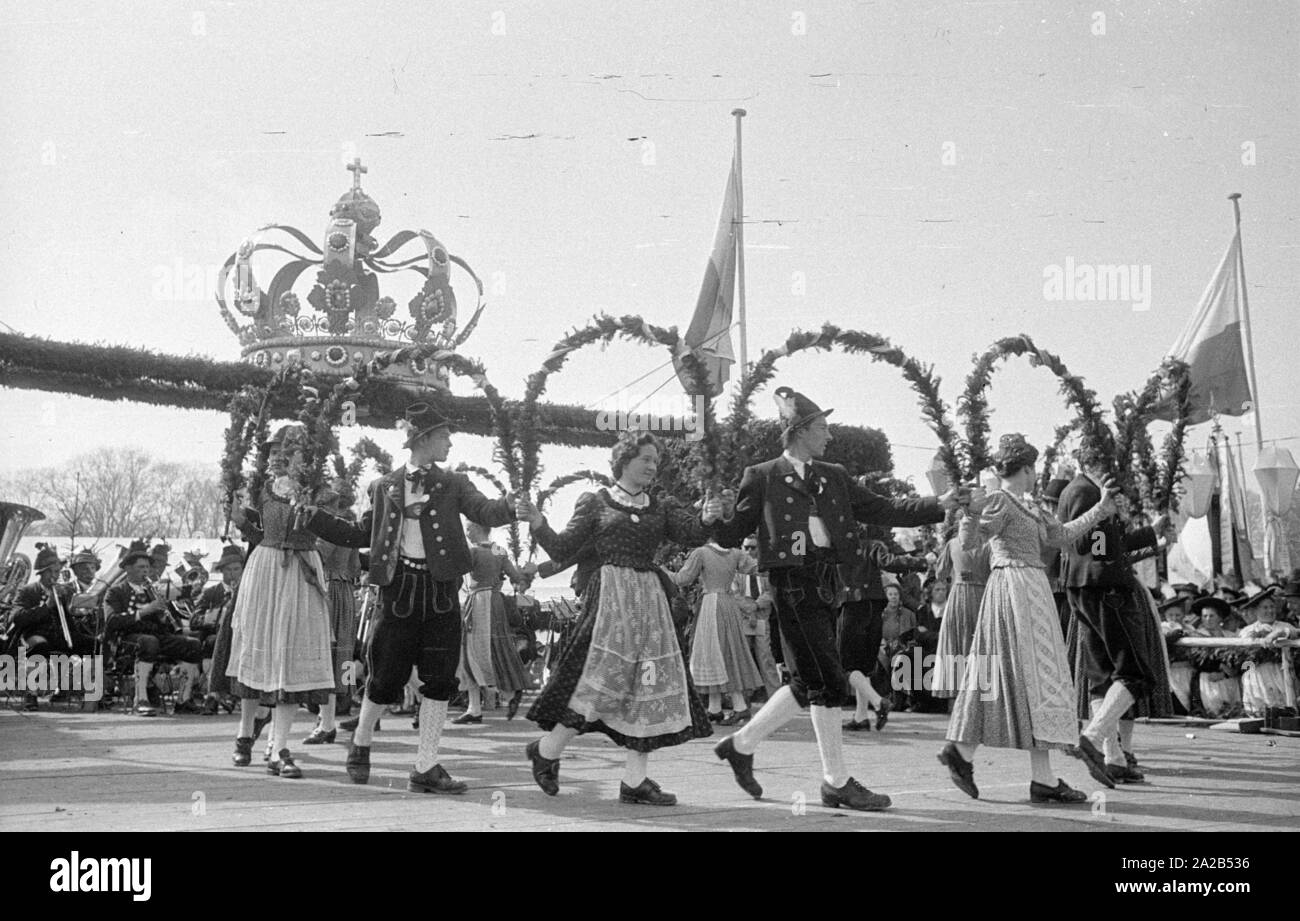 Big ceremony Black and White Stock Photos Images Alamy Big ceremony Black and White Stock Photos Images Alamy