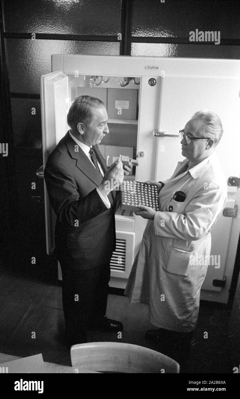 Immunization action in Konstanz with a newly developed flu vaccine of the Ravensberg Chemische Fabrik, two employees of the factory with the new vaccine in front of a medicine cabinet. Around 1960 committees recommended the vaccination against influenza viruses for the first time in the Federal Republic of Germany. Stock Photo
