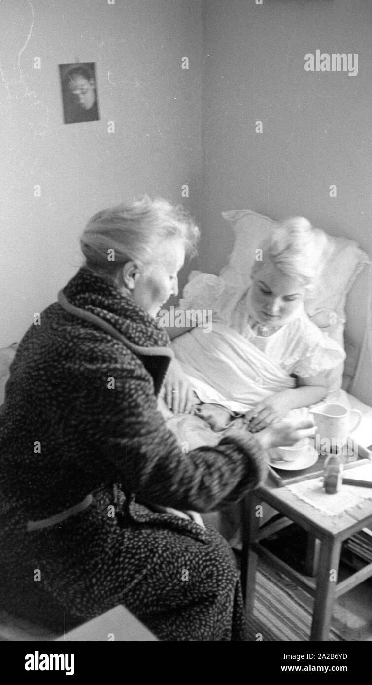 For a report on a newly developed influenza vaccine of the Ravensberg Chemische Fabrik here is shown nursing after a flu infection. Stock Photo
