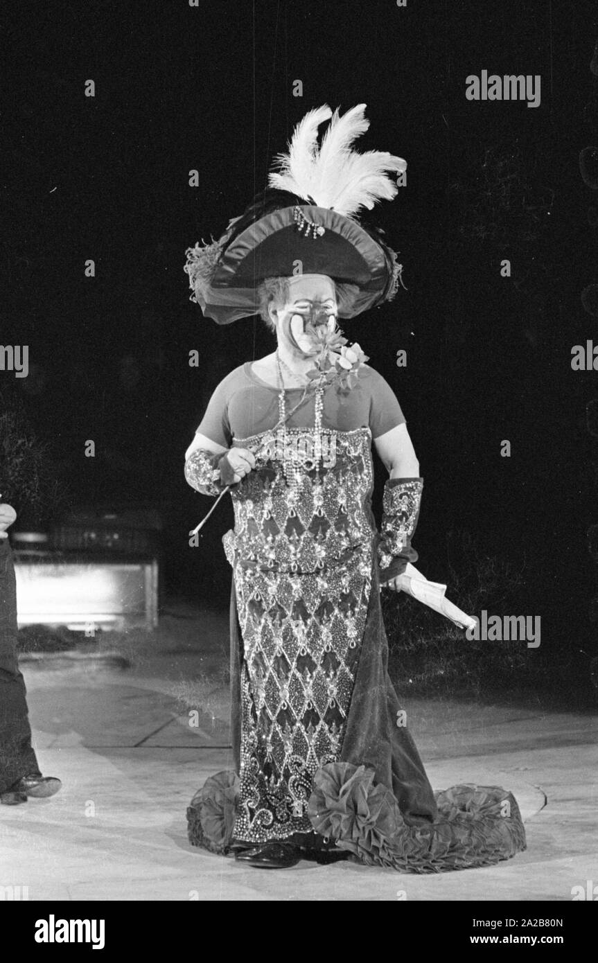 The Spanish clown Charlie Rivel dressed as a woman during a performance in 1971. Stock Photo