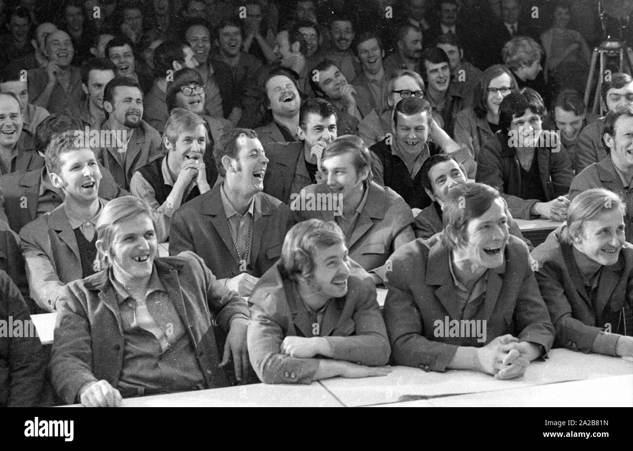 The Spanish clown Charlie Rivel performs at the Landsberg Prison on 03.03.1971. The spectators are the prisoners of the penal institution. Stock Photo