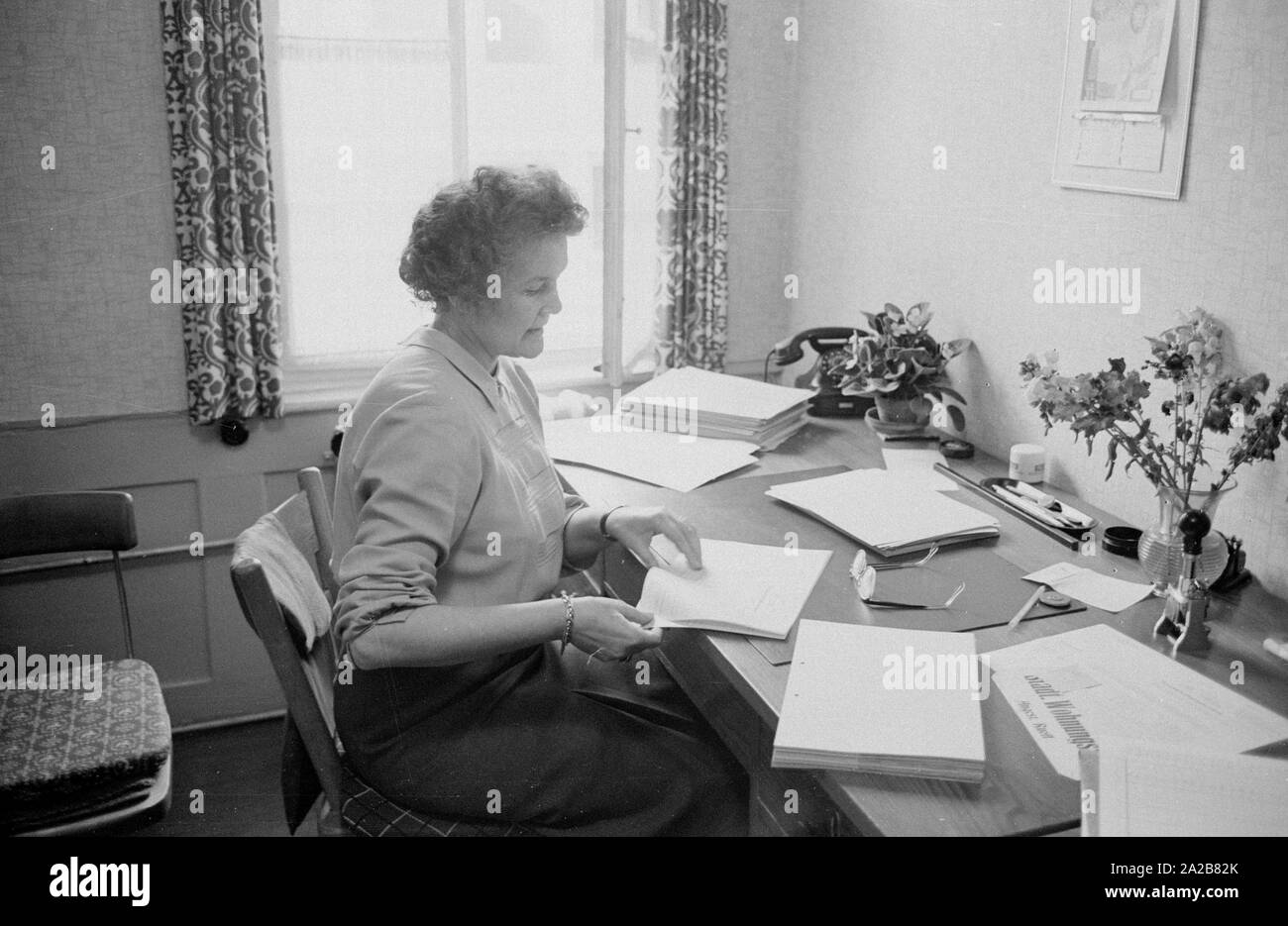 Secretary office 1960s hi-res stock photography and images - Alamy