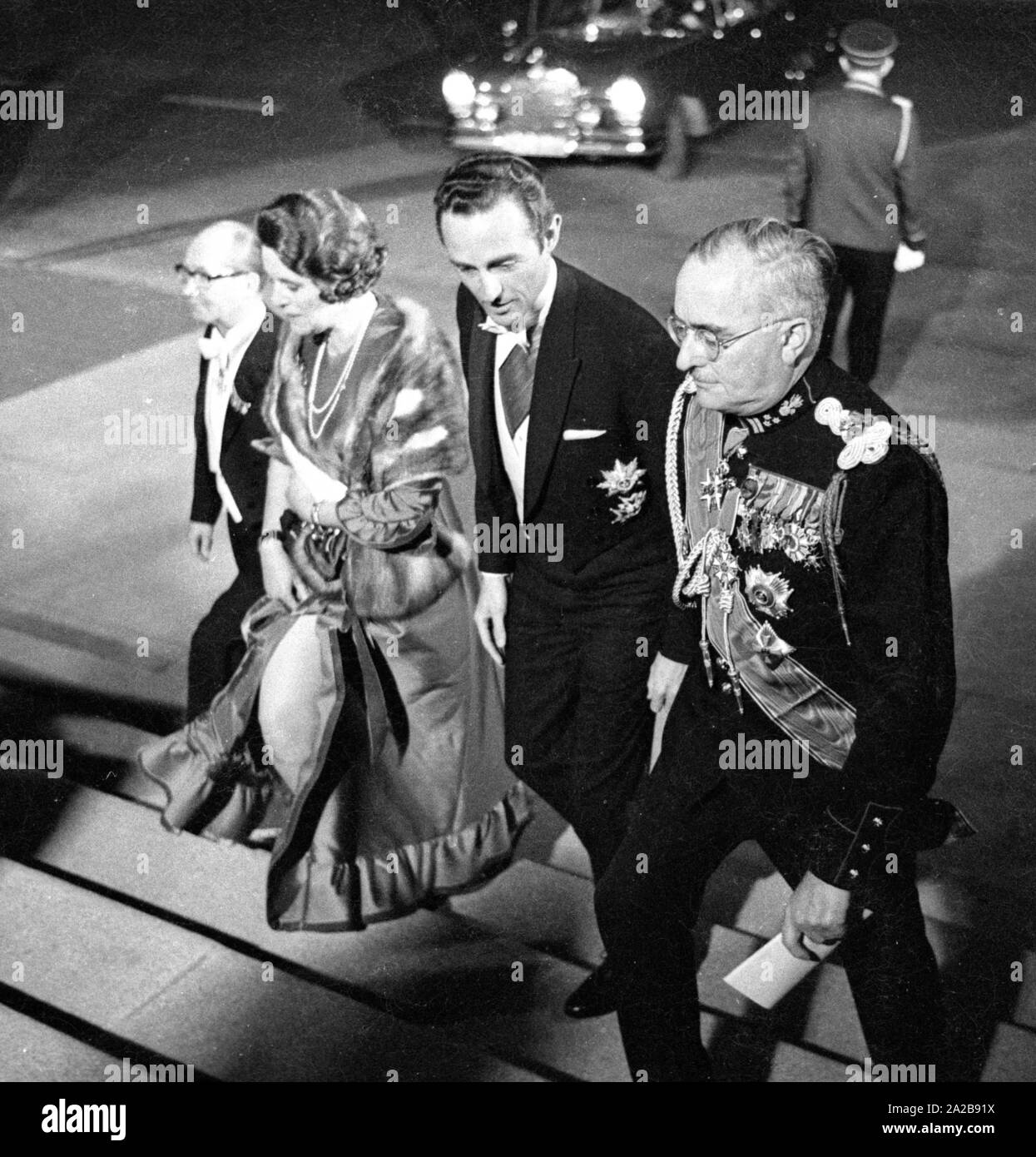 In late April 1971, the Belgian royal couple visited Munich. In the picture: invited guests on the steps of the National Theater. Stock Photo