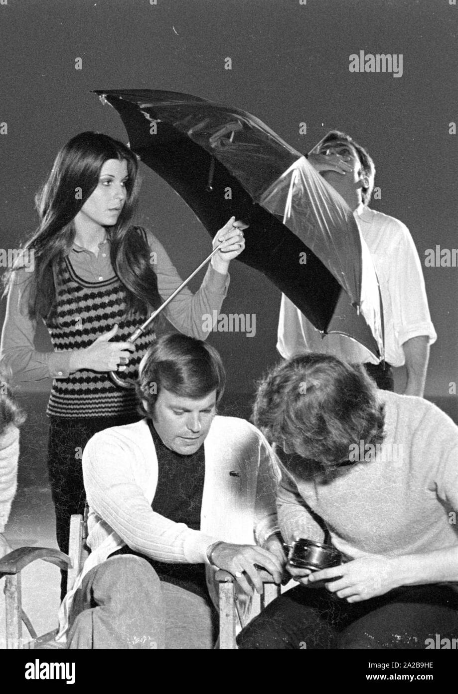 The American Actors Tina Sinatra (l.) And Robert Wagner (front Right ...