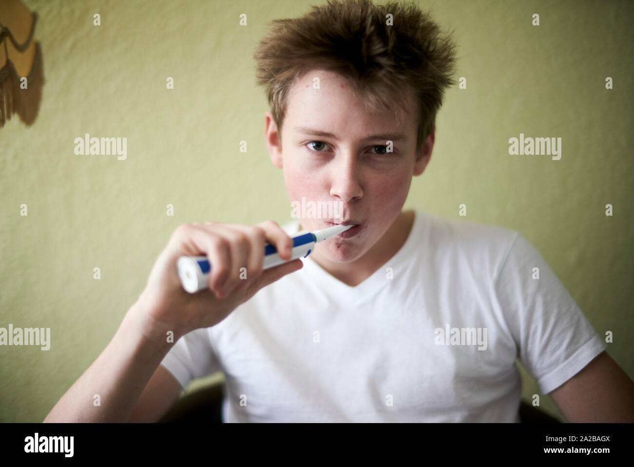 electric toothbrush teenager