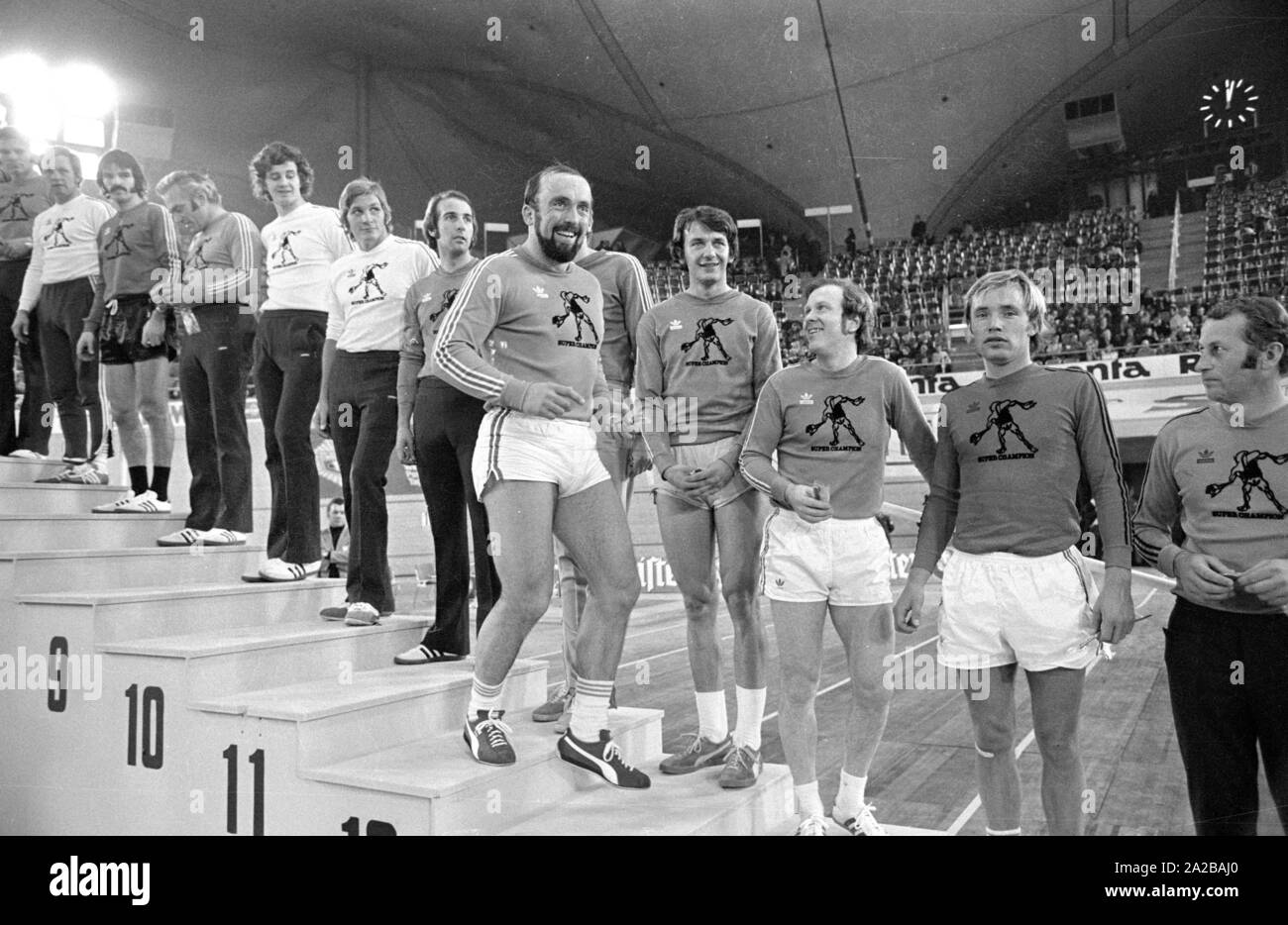 Athlete Klaus Wolfermann (5th from right) wins the Sport Press Festival in 1974 in the Munich Olypiahalle. Stock Photo