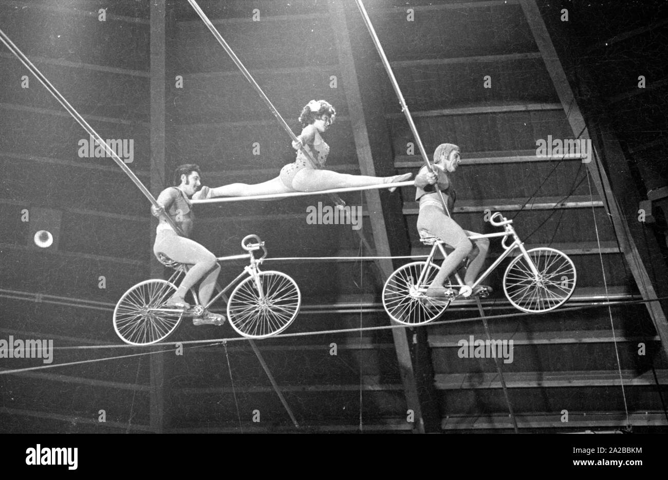 Spectacular stunts Black and White Stock Photos & Images - Alamy