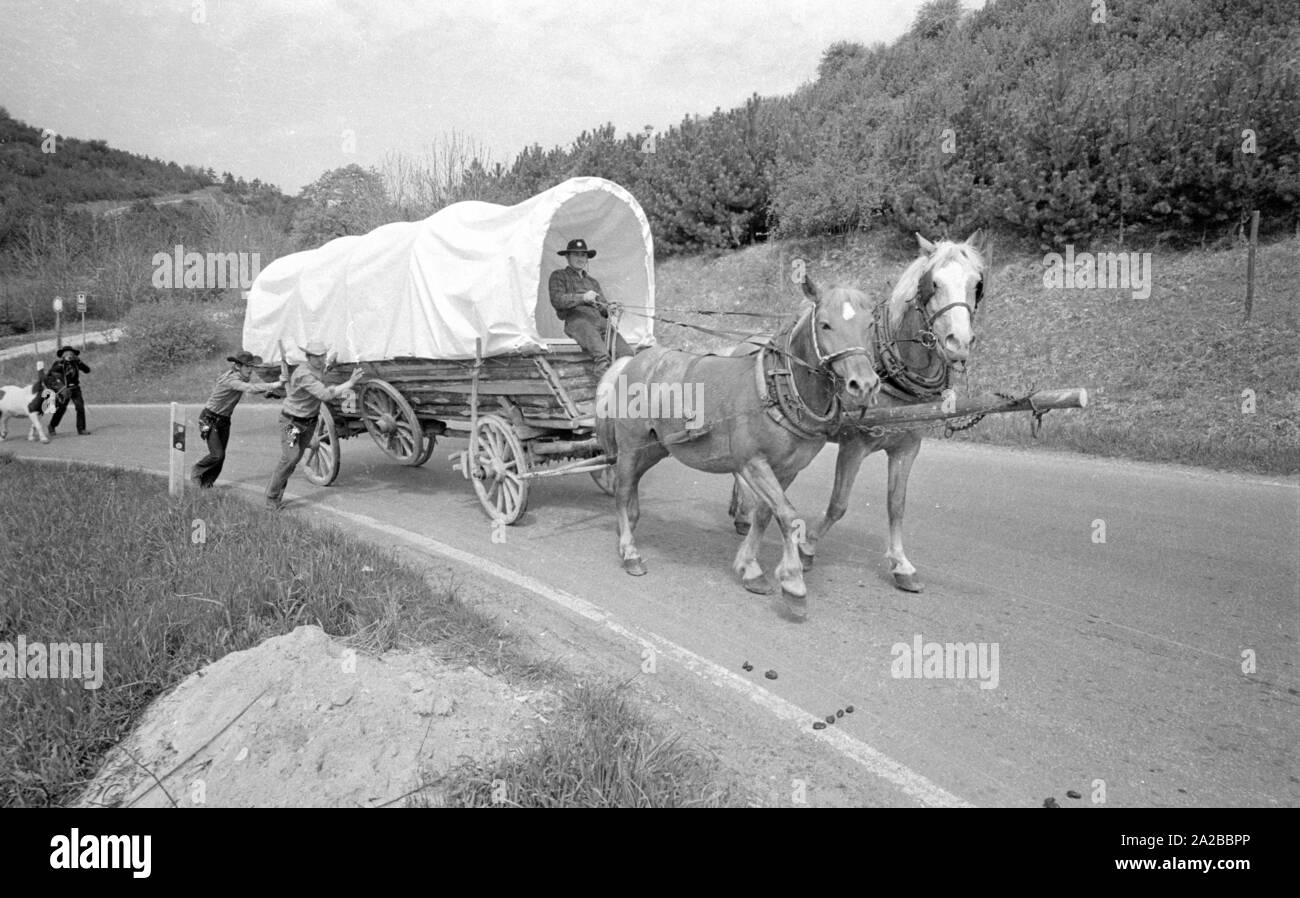 Covered wagon horses Black and White Stock Photos & Images Alamy