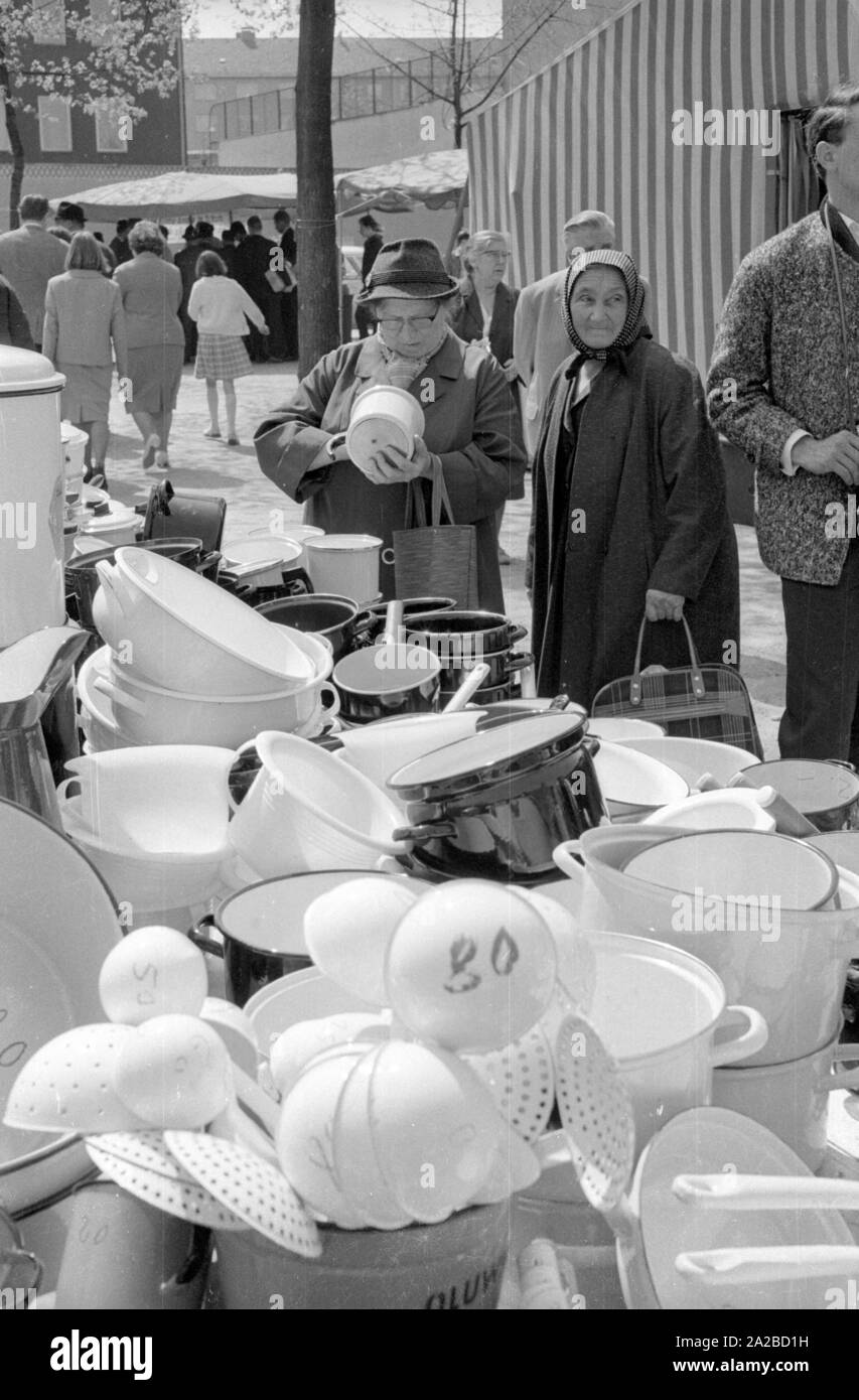 Tableware market at the Auer Dult at Mariahilfplatz in Munich. Stock Photo