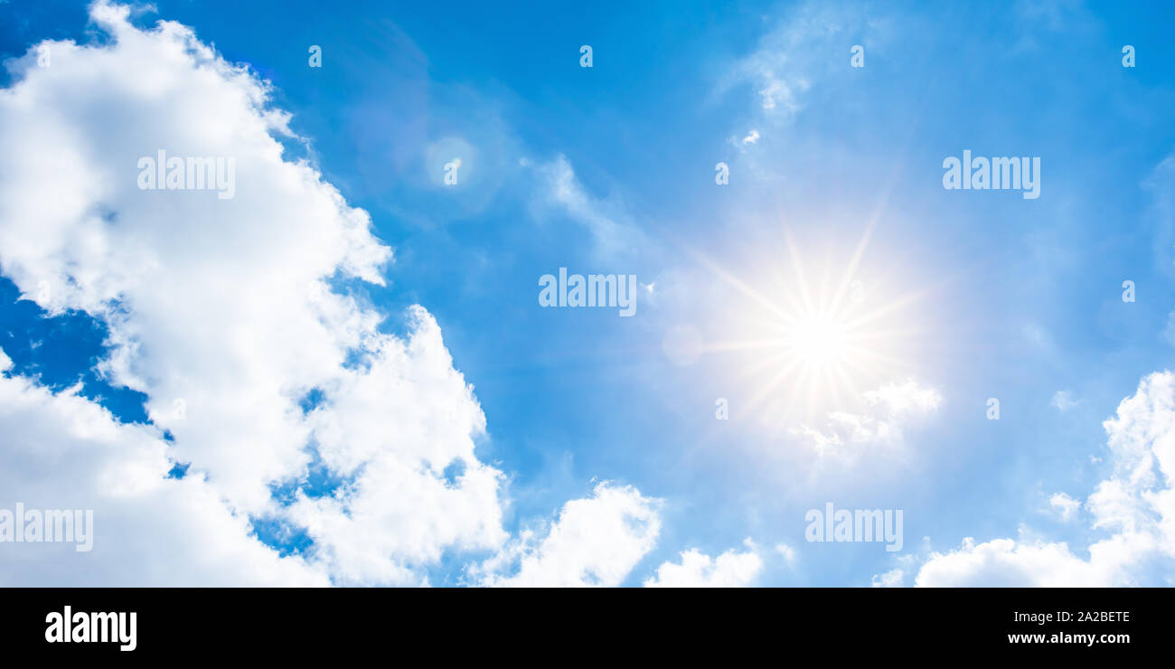 Blauer Himmel Mit Sonne Und Wolken Als Hintergrund Stock Photo Alamy