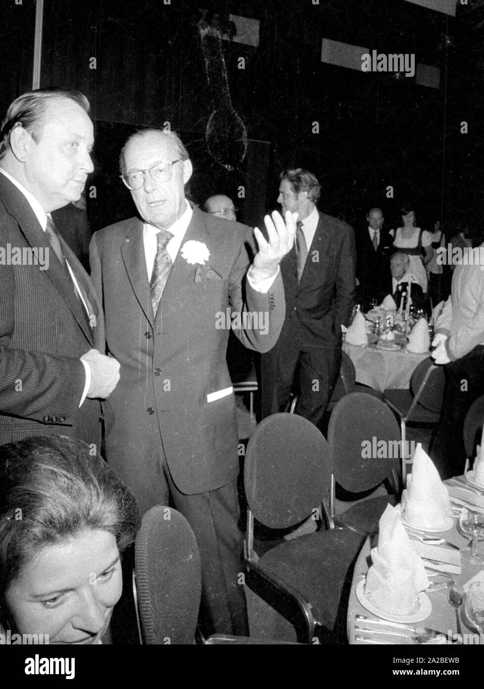 Hans-Dietrich Genscher (left) and the Dutch Prince Bernhard zur Lippe-Biesterfeld (r.) at the banquet of the Federal President in the Hilton Hotel in Munich. Stock Photo