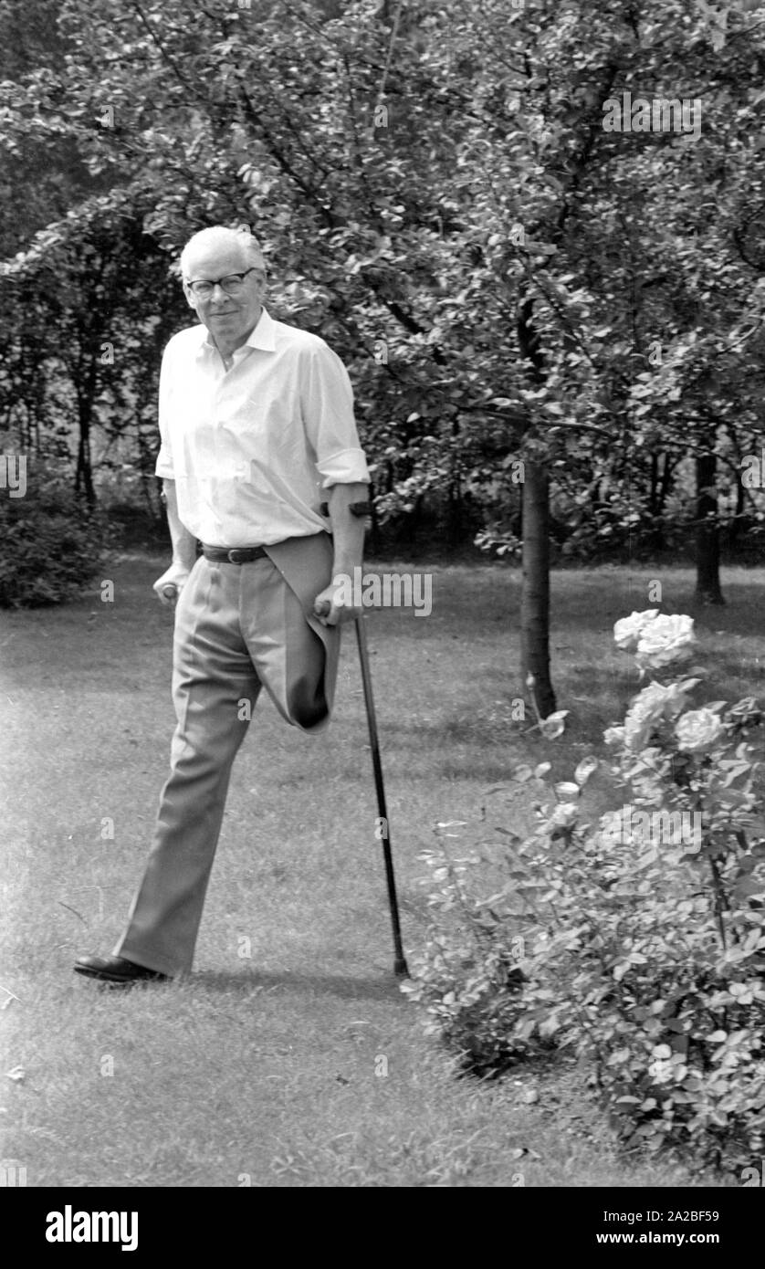 Amputated leg pain hires stock photography and images Alamy