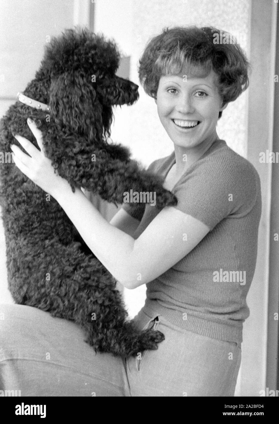 Homestory with Larisa Mondrus, a Soviet singer who immigrated to Munich ...