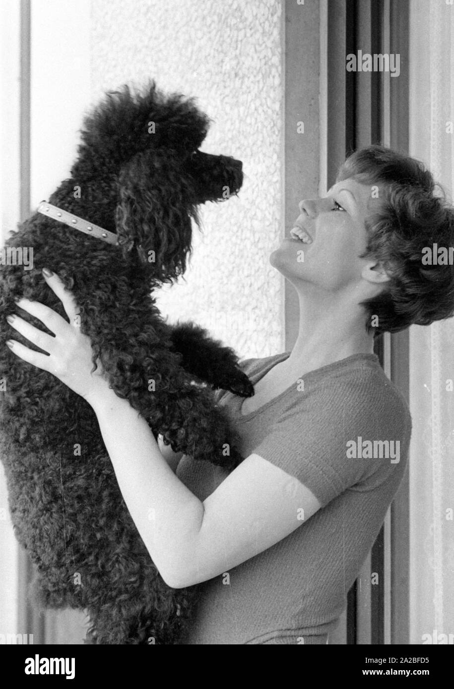 Homestory with Larisa Mondrus, a Soviet singer who immigrated to Munich ...