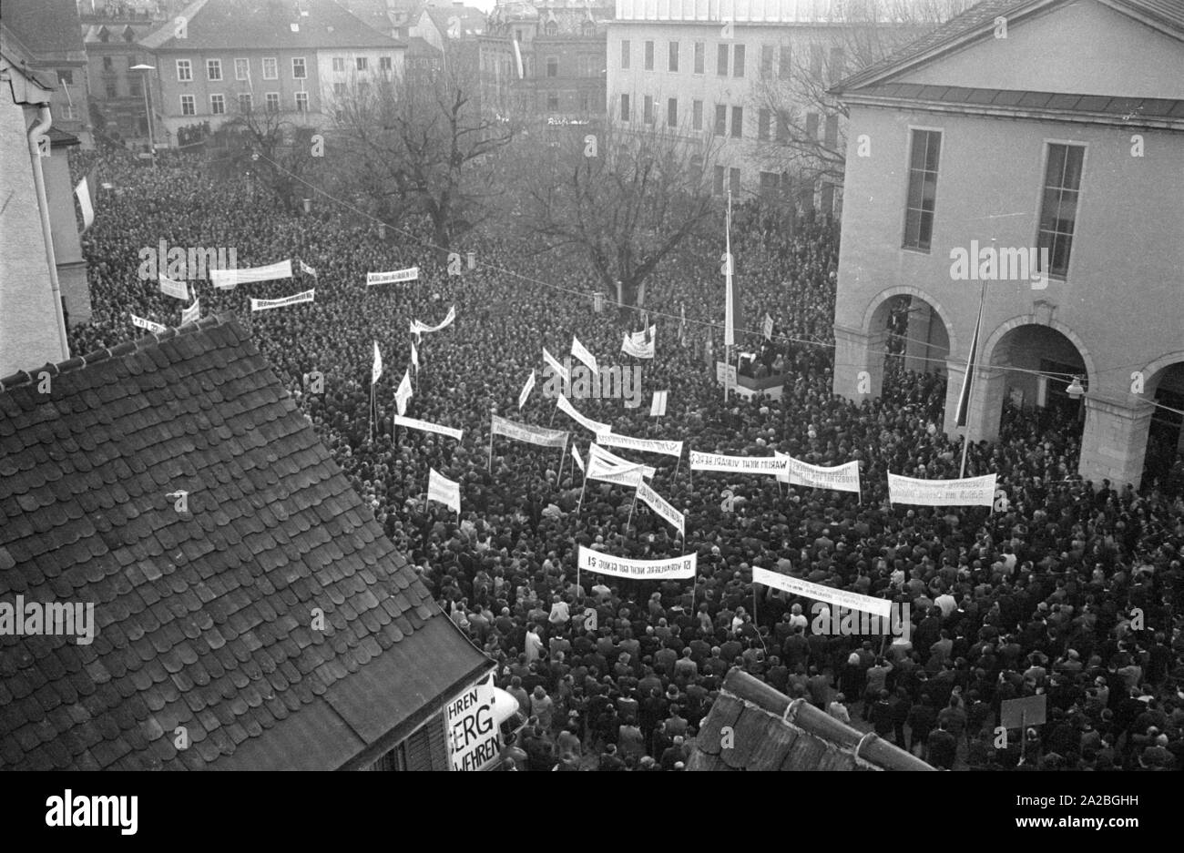 People demonstrate on the Kornmarktplatz in Bregenz, they want the newest ship of the Austrian Bodensee fleet to be named 'Vorarlberg'. The inhabitants of the homonymous federal state reject the ship name 'Karl Renner'.This public debate, which lasted from 1964 to 1965, went down in history as the 'Fussachaffaere' ('Fussach affair'). Stock Photo