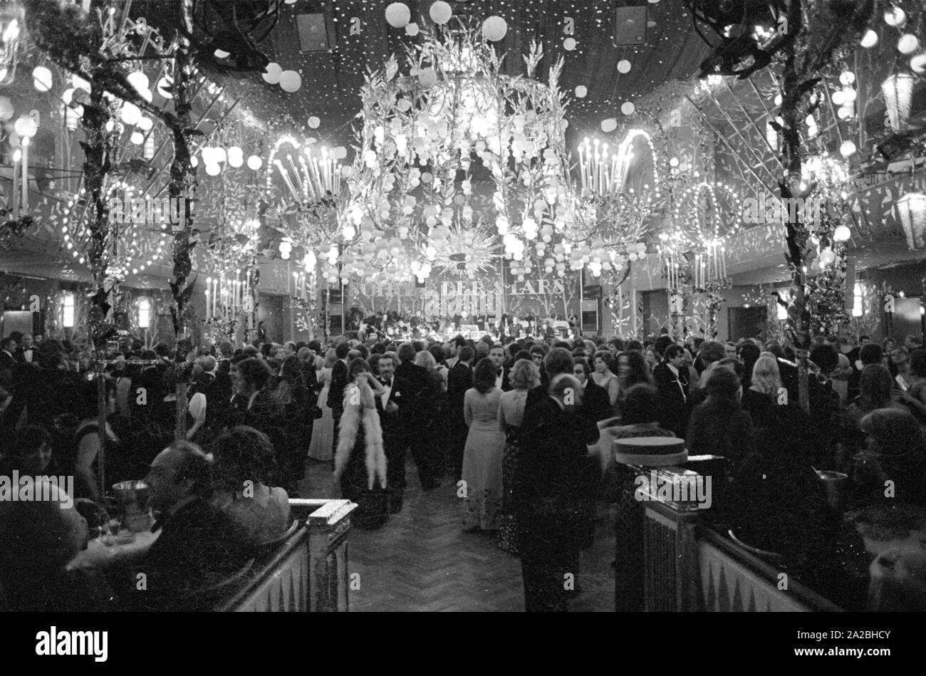 The "Soiree der Stars" takes place in the Deutsches Theater Stock Photo Alamy