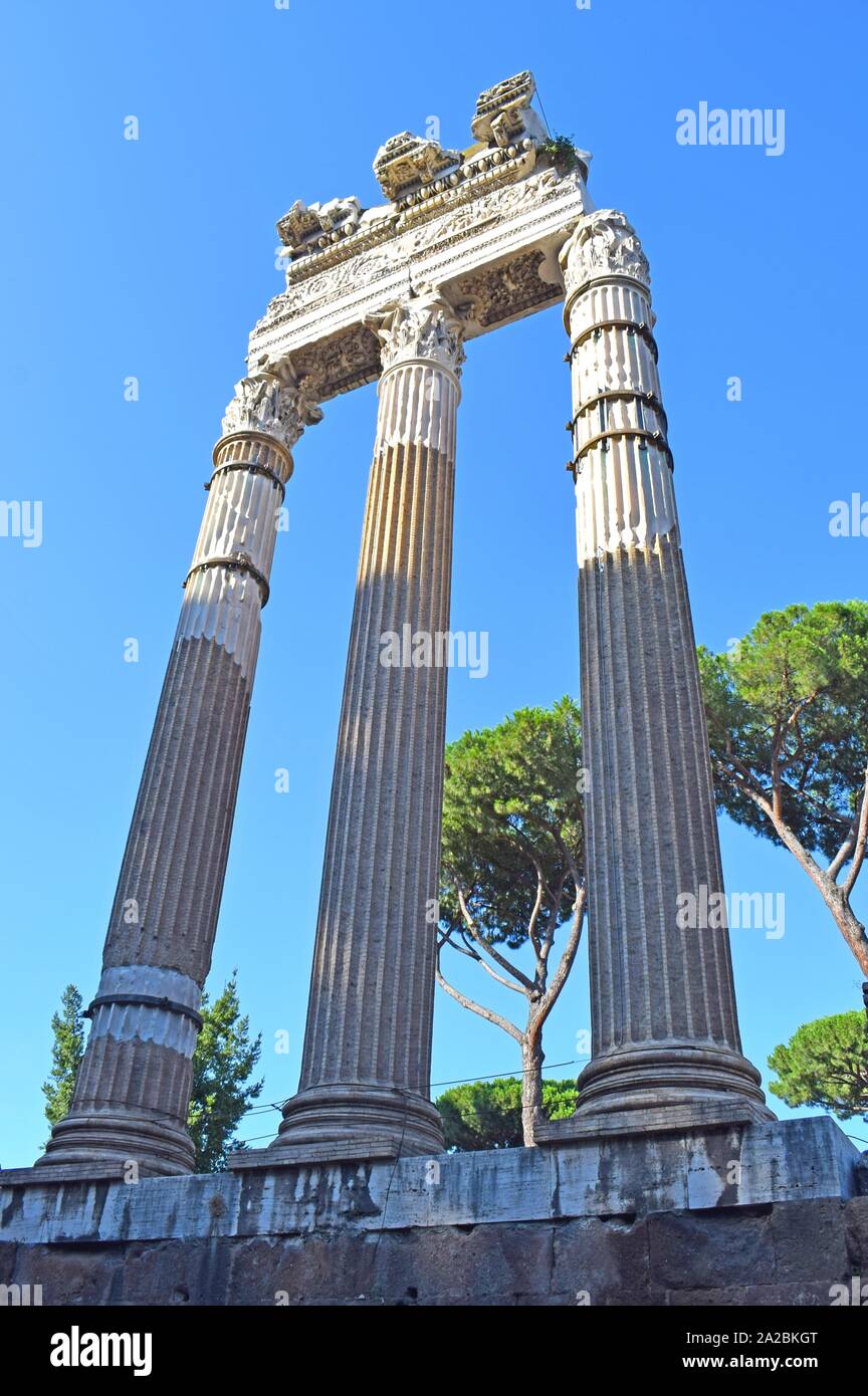 Three columns hi-res stock photography and images - Alamy