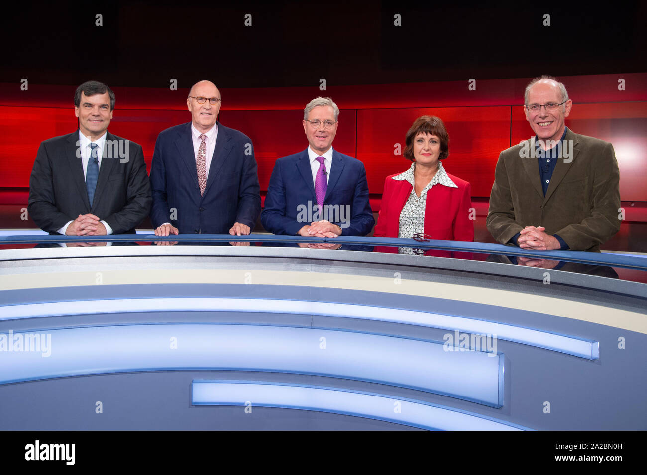 Cologne, Deutschland. 30th Sep, 2019. from left: Ralph FREUND, Vice President, US Republicans Abroad Germany, Christian HACKE, Political Scientist; Norbert ROETTGEN, Rvttgen, politician, CDU, chairman of the Foreign Affairs Committee Annette DITTERT, correspondent and studio leader of the ARD office in London, James HAWES, British writer on the talk show Hart but Fair, topic:, AûTrump and Johnson under pressure, Aì Endspiel der Populisten? 'On 30.09.2019 in Cologne, ¬ | usage worldwide Credit: dpa/Alamy Live News Stock Photo