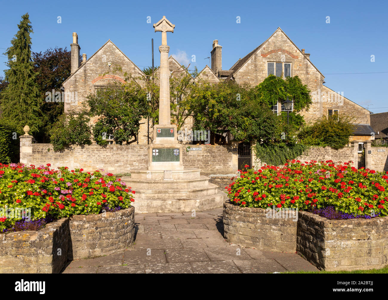 Historic Cotswold Stone Buildings And War Memorial In Canon Square Melksham Wiltshire England Uk Stock Photo Alamy