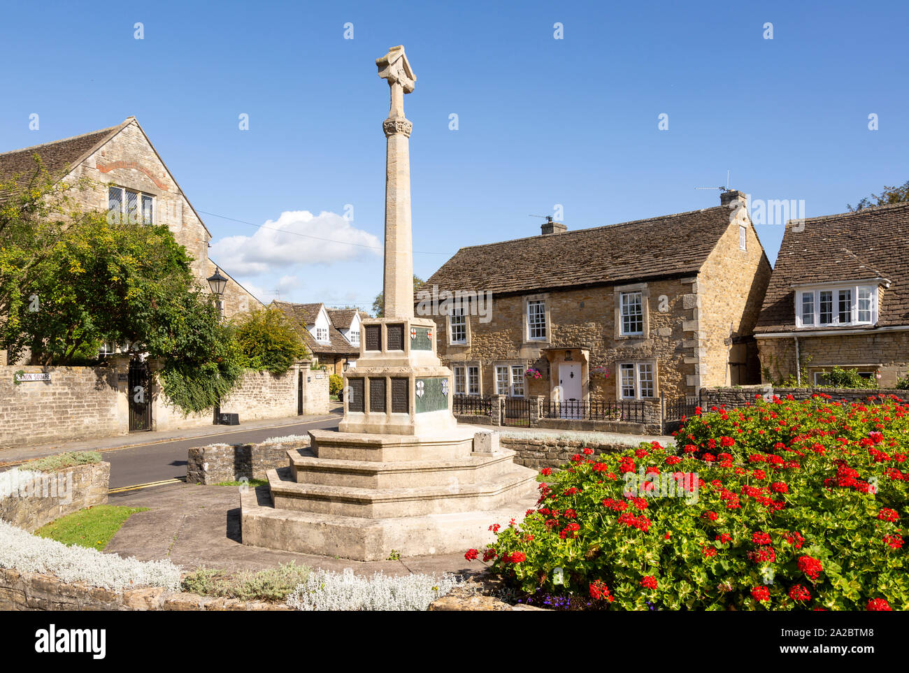 Historic Cotswold stone buildings and war memorial in Canon Square, Melksham, Wiltshire, England, UK Stock Photo