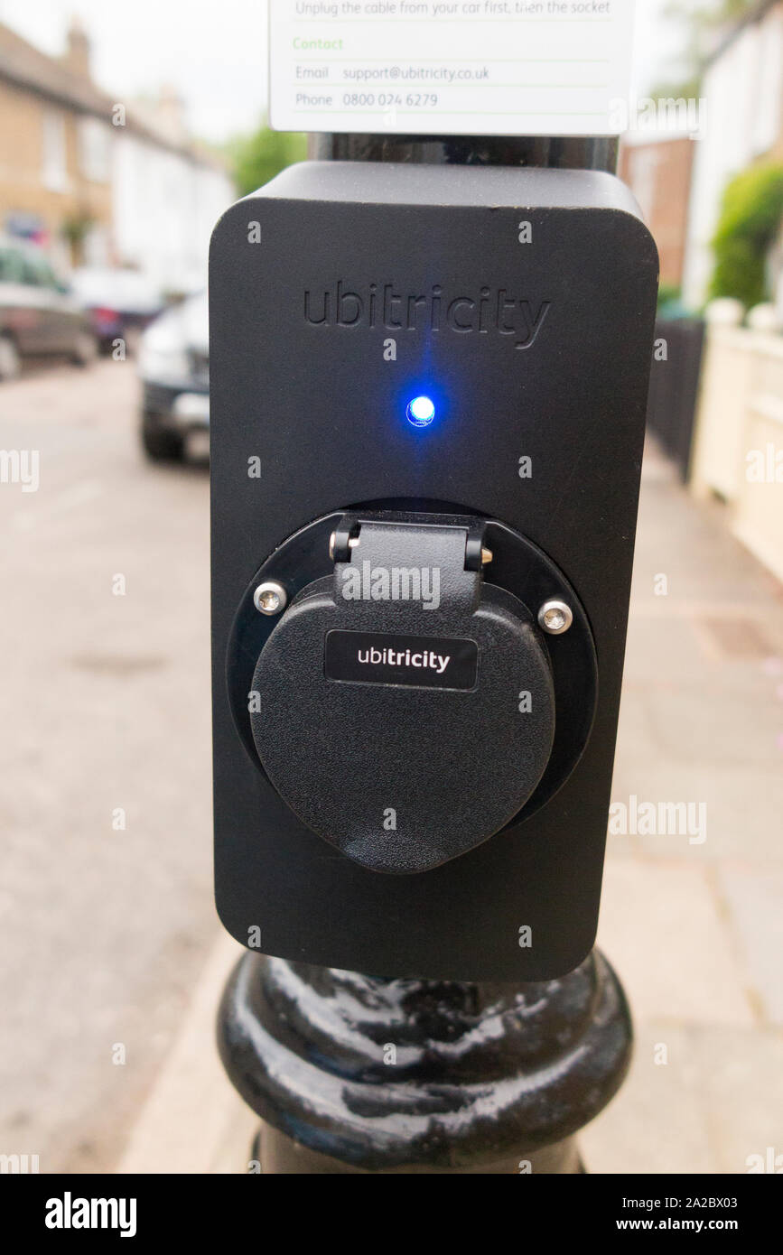 Siemens Ubitricity Simple Socket / Simplesocket on a Victorian style street  lamp / light post / lamp post in London. UK. (108 Stock Photo - Alamy