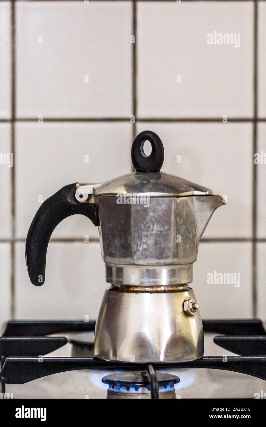 https://c8.alamy.com/comp/2A2BX18/classic-italian-style-moka-coffee-pot-on-the-gas-stove-with-fire-italian-style-2A2BX18.jpg