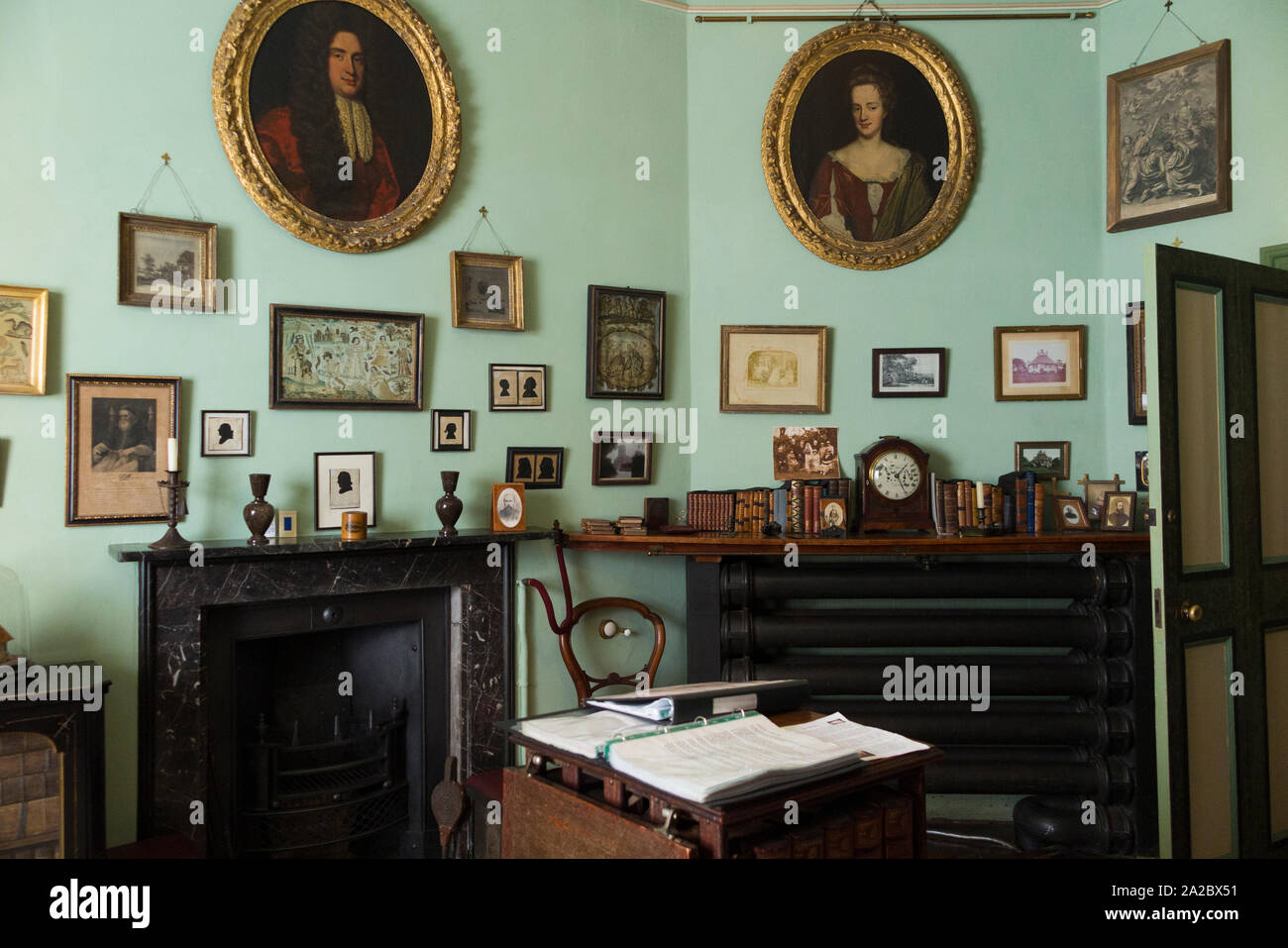 18th century interior design paint hi-res stock photography and images ...