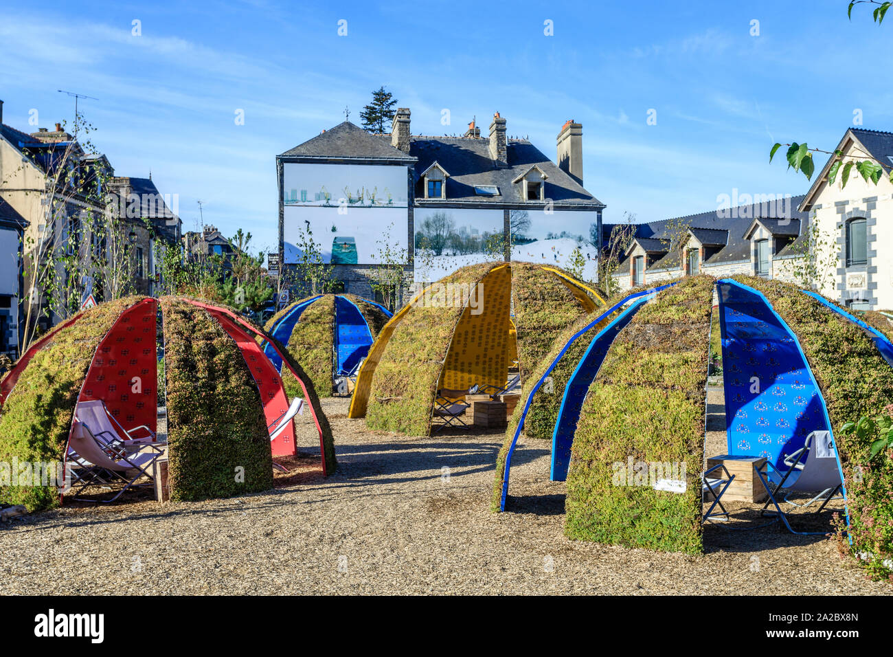 France, Morbihan, La Gacilly, the town during the Festival Photo La Gacilly 2019, outdoor photography exhibitions, relaxation area // France, Morbihan Stock Photo