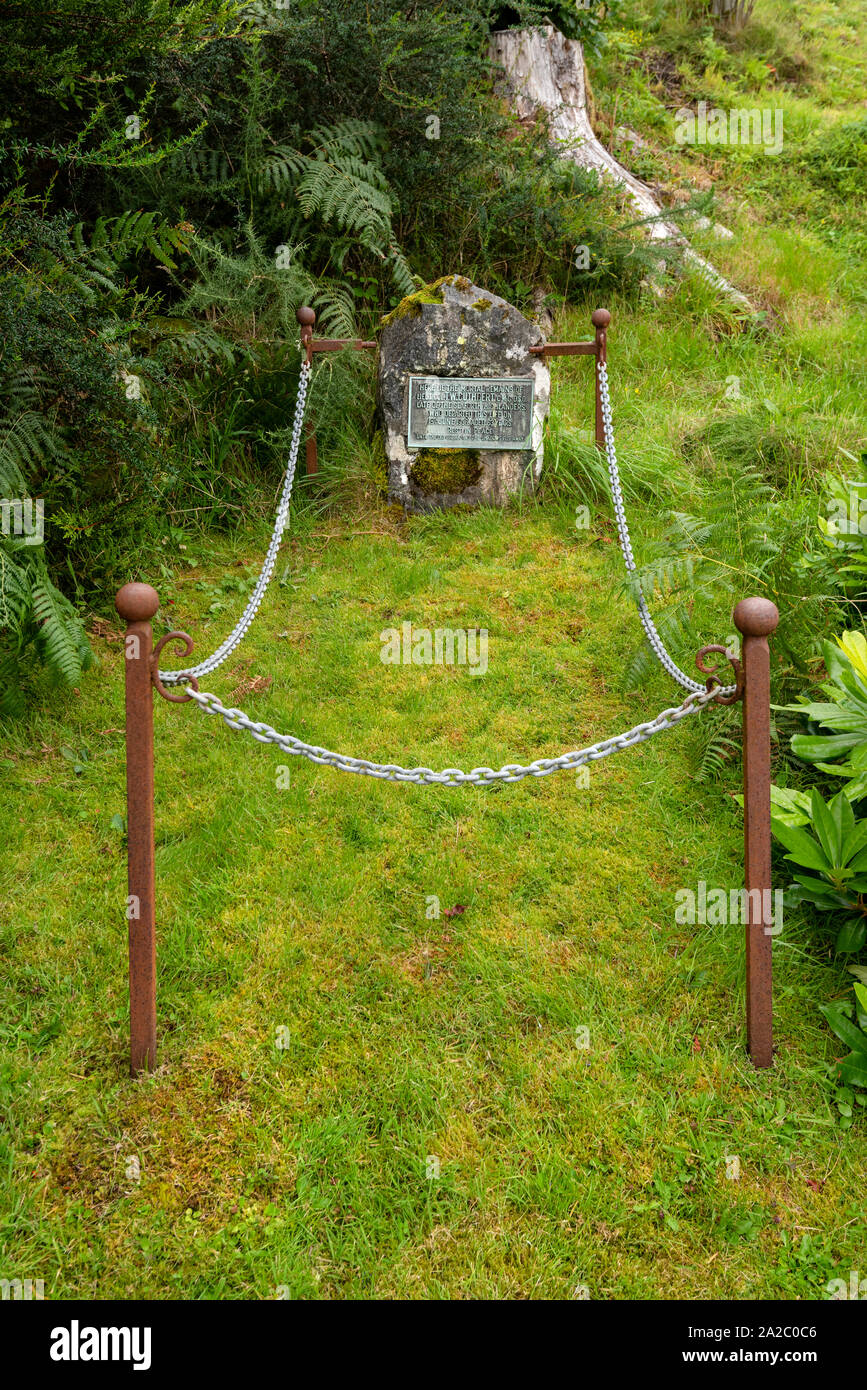 The grave of Lt Col T W Cuthbert of the 4th Seaforth Highlanders, in the grounds of the Eddrachilles Hotel, Badcall Bay, Scourie, Wester Ross, Scotlan. Stock Photo