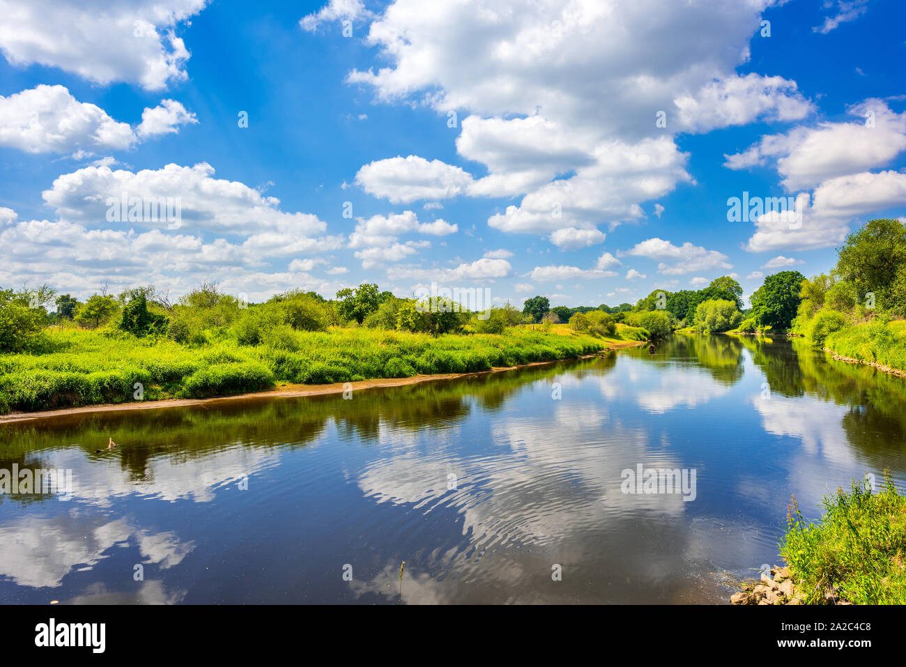 Teich mit wasser verlassen hi-res stock photography and images - Alamy