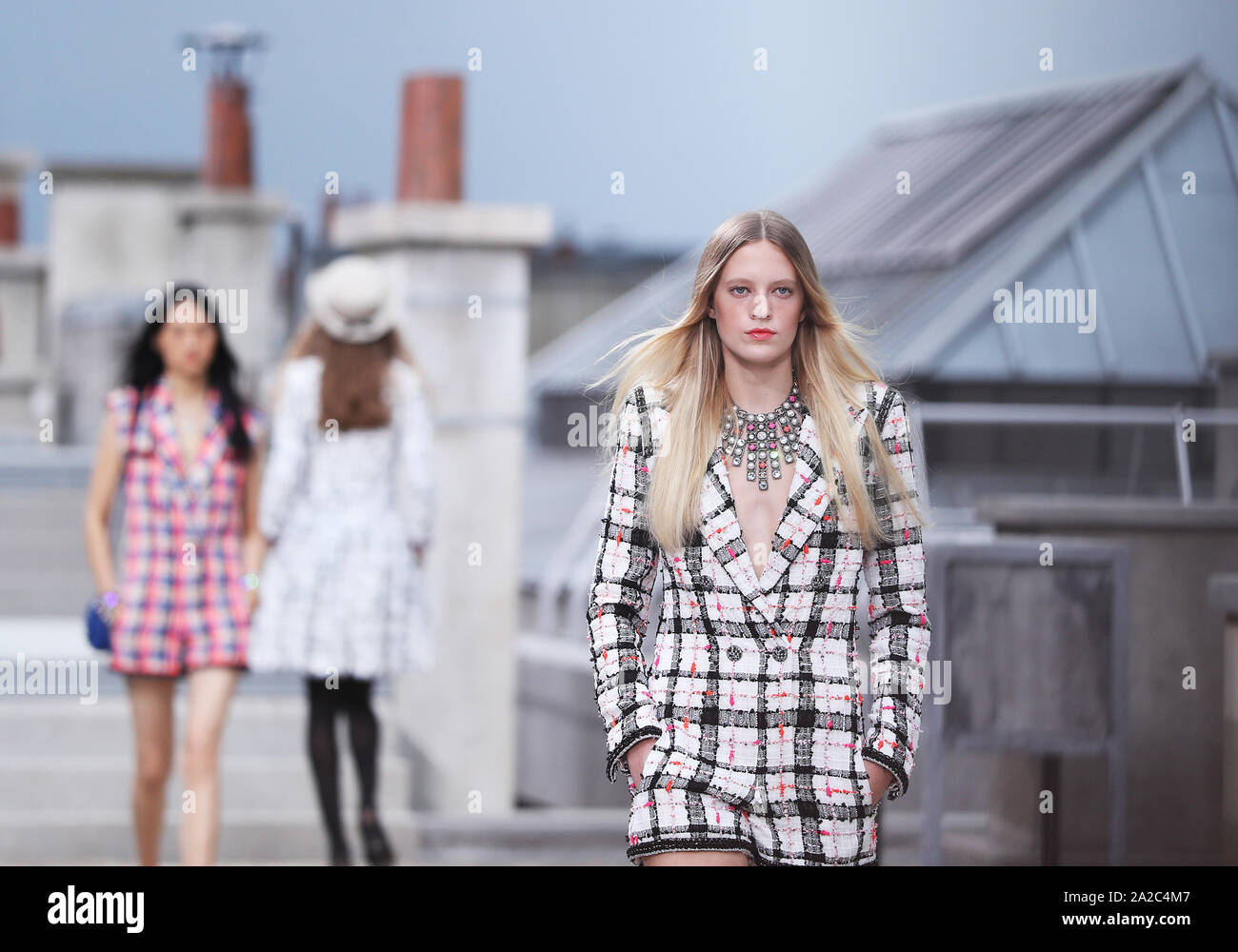 191002) -- PARIS, Oct. 2, 2019 (Xinhua) -- Models present creations of  French fashion house Chanel as part of its Spring/Summer 2020 women's  ready-to-wear collection show during Paris Fashion Week in Paris