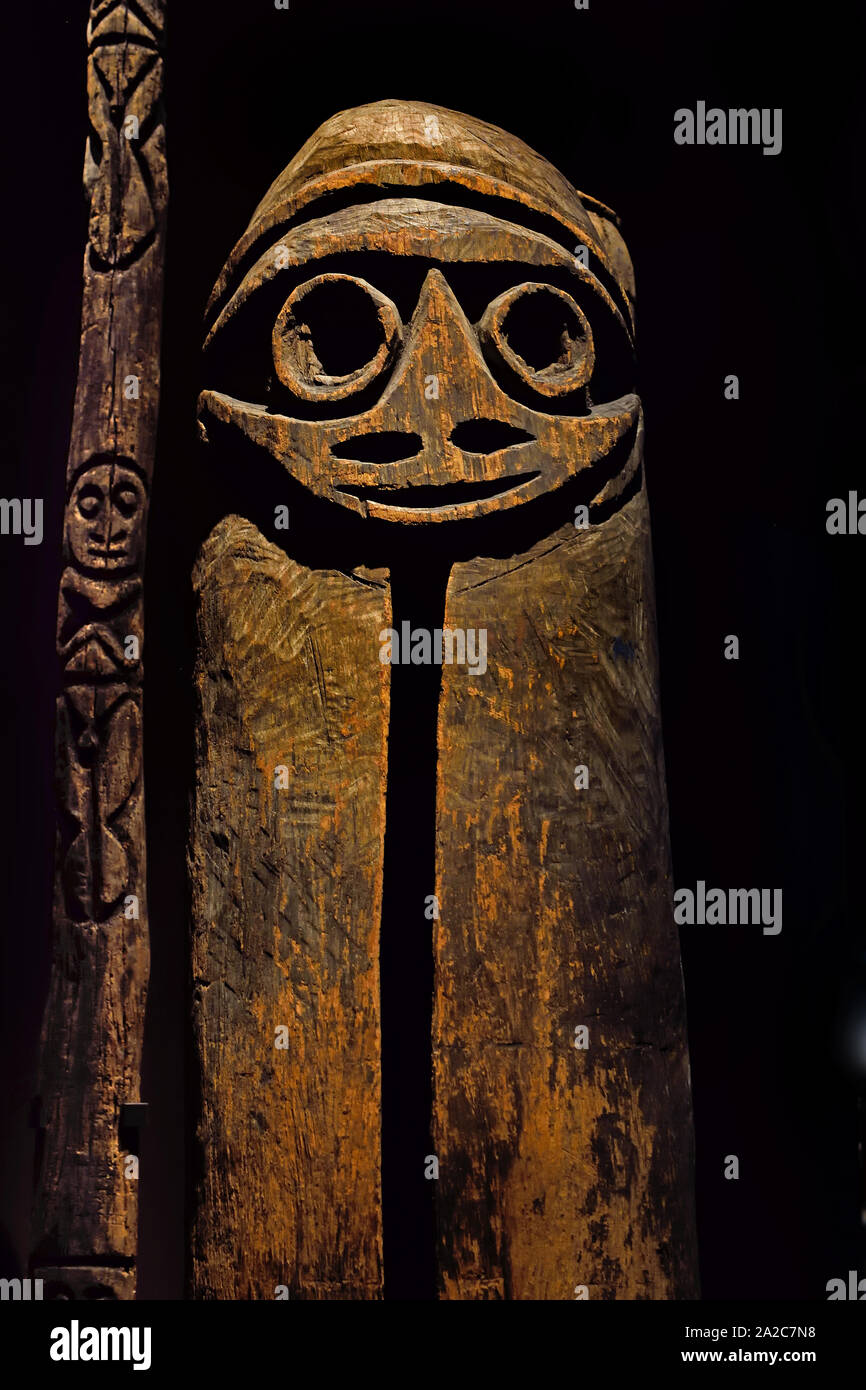 Slitwood Drum Musical Music  Instrument mid-20th century population Small Nambas Village of Wormiall  Oceania - Melanesia - Vanuatu - Malampa - Malekula (island) - Matanavat - Malua Bay Stock Photo