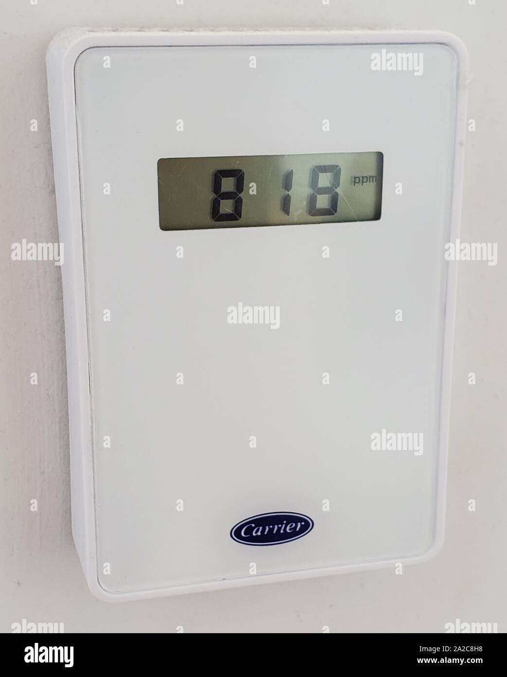 Close-up of Carrier wall mounted Carbon Dioxide (CO2) meter reading 818ppm, part of an intelligent HVAC system designed to allow in limited amounts of outdoor air in order to reduce CO2 buildup in a commercial building while reducing the waste of cool indoor air, Walnut Creek, California, September 2, 2019. () Stock Photo