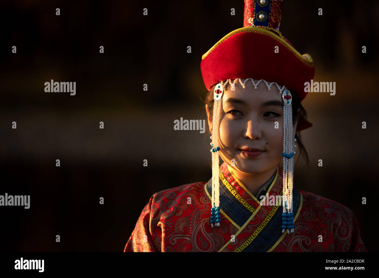 https://c8.alamy.com/comp/2A2CBDR/beautiful-young-woman-posing-in-traditional-mongolian-dress-in-sunset-light-ulaanbaatar-mongolia-2A2CBDR.jpg