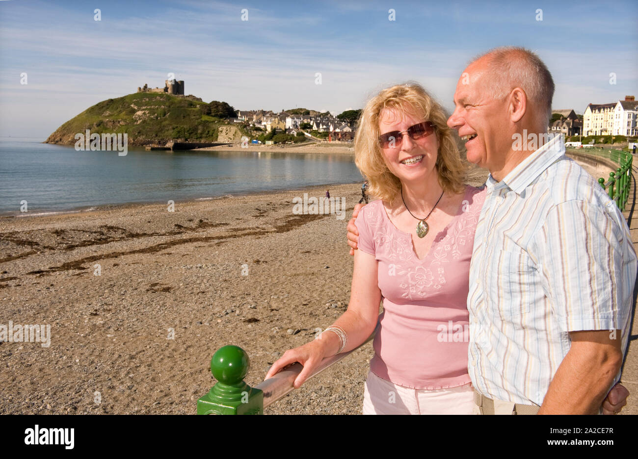 couples-enjoying-themselves-at-cricceth-in-north-wales-stock-photo-alamy