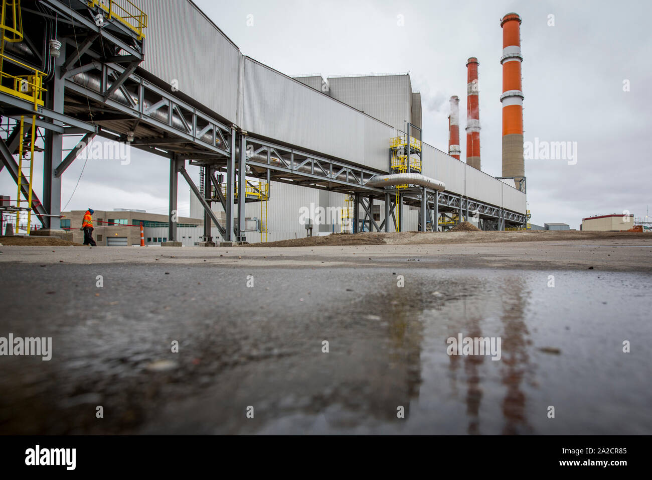 The Canadian Sask Power Plant Boundary Dam claims to be the worlds first coal power plant with