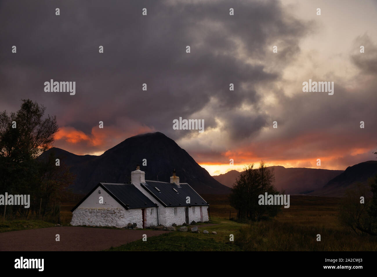 Black Rock Cottage and Buachaille Etive Mor, Stormy Sunset, Rannoch Moor, Glencoe, Highland region, Scotland Stock Photo