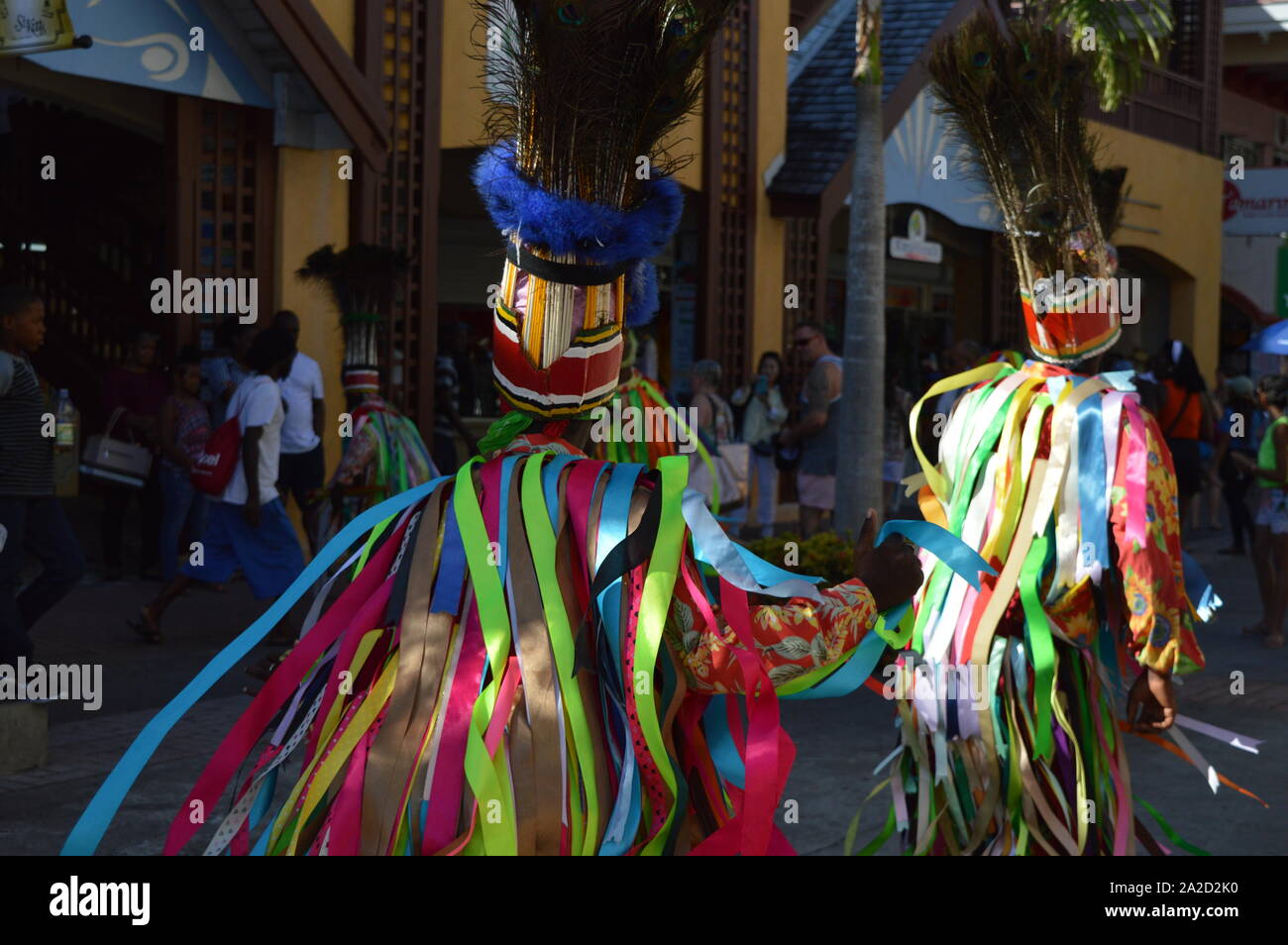 Dancing caribbean costumes hi-res stock photography and images - Alamy