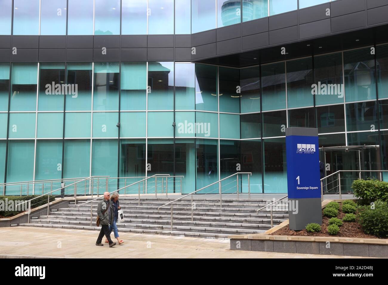 Kpmg leeds hires stock photography and images Alamy