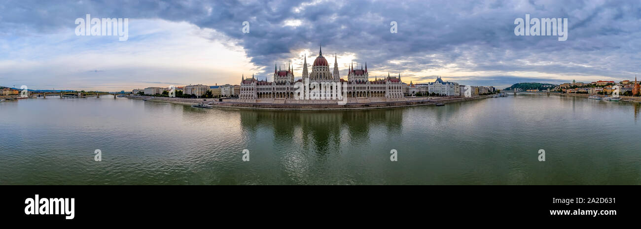 180 degrees panoramic photo from Hungarian parliamnet, Margaret and chain bridge in fantastic morning lights.  Included the foreground the Danbe river Stock Photo