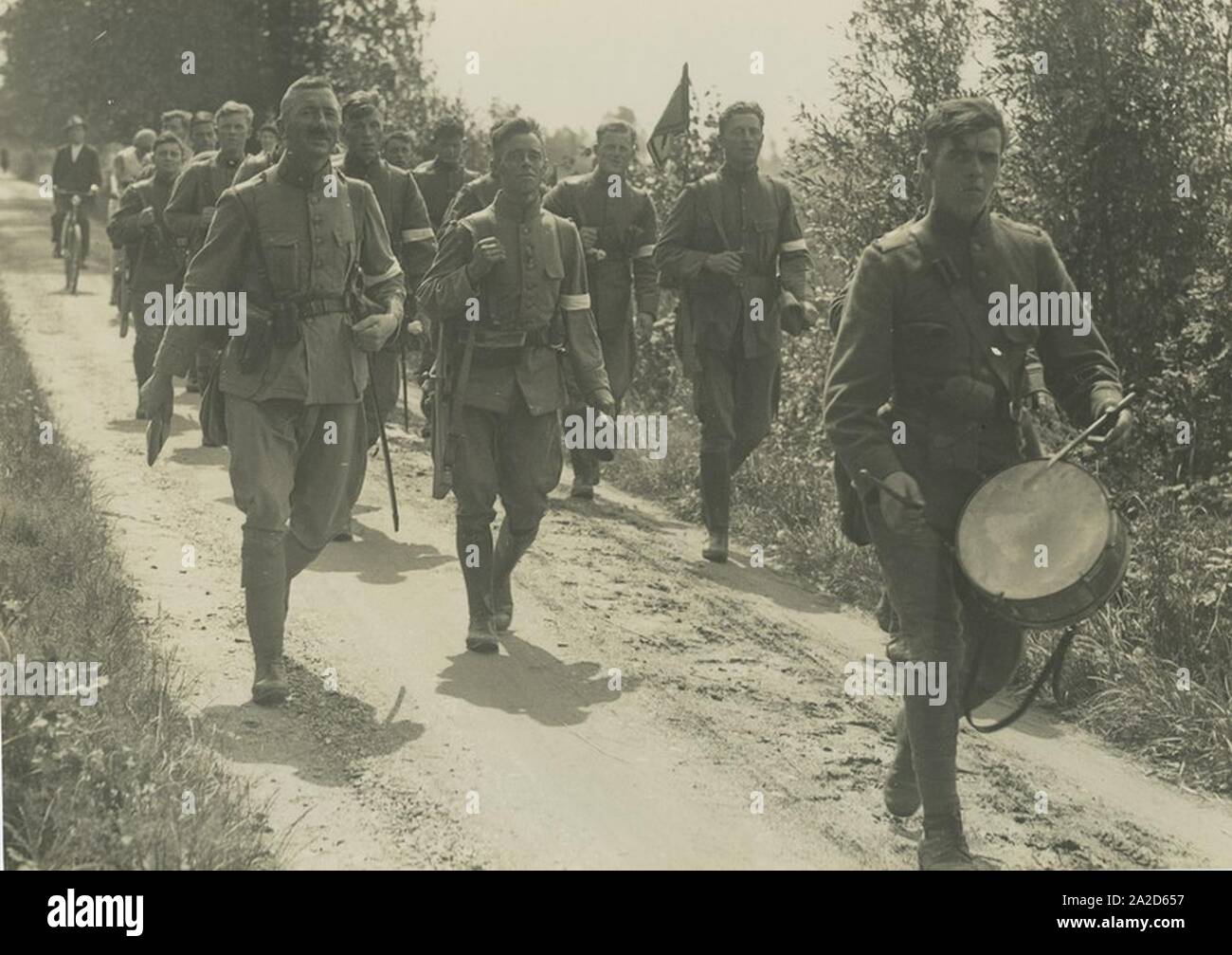 Een detachement Nederlandse militairen onderweg tijdens de 20e vierdaagse. – Stock Photo