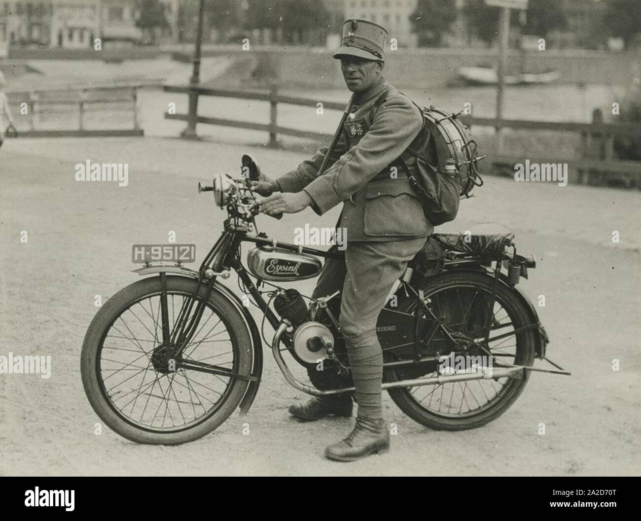 Een korporaal trommelslager met Vierdaagse ervaring op zijn Eysink motor aan het – Stock Photo