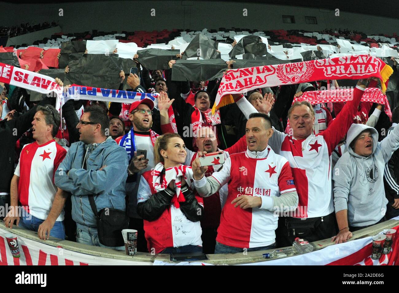 Prague, Czech Republic. 02nd Nov, 2017. Soccer Team of SK Slavia Praha pose  for photographer prior to the UEFA European Soccer League group A 4th round  match between Villarreal and Slavia Prague