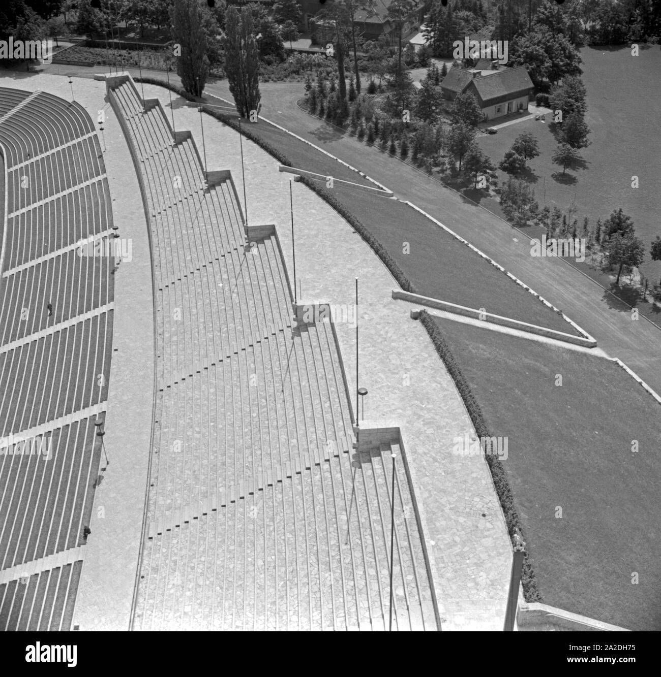 Blick vom Aussichtsturm des Reichssportfeldes auf die Sitzplatztribünen im Stadion, Berlin 1936. View from the watchout of the Reichssportfeld to the seats of the grandstand at the stadium, Berlin 1936. Stock Photo