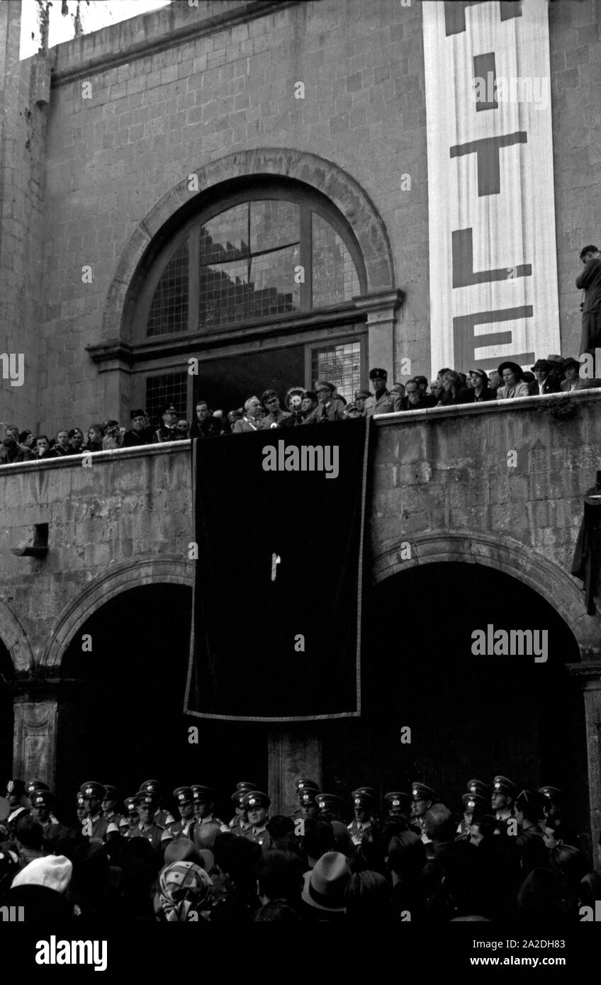 Der Reichsleiter der NSDAP und Leiter der Deutschen Arbeitsfront, Robert Ley, bei einem Besuch in Italien, 1938. Nazi Reichsleiter and leader of the Deutsche Arbeitsfront, Robert Ley, visiting Italy, 1938 Stock Photo