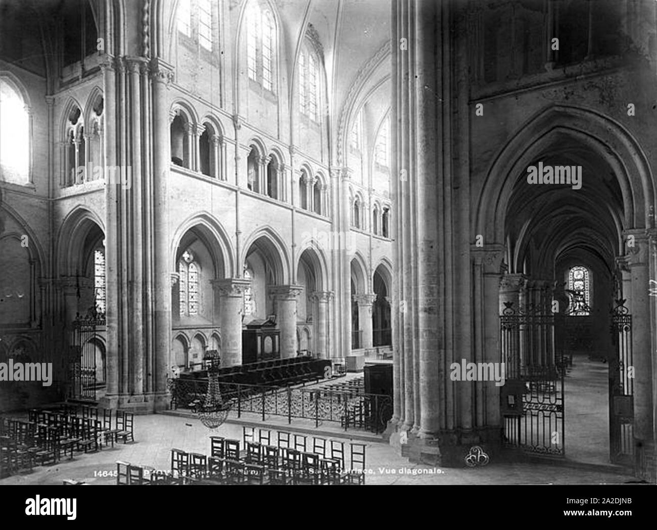 eglise-saint-quiriace-vue-int-rieure-de-la-crois-e-du-transept-vers