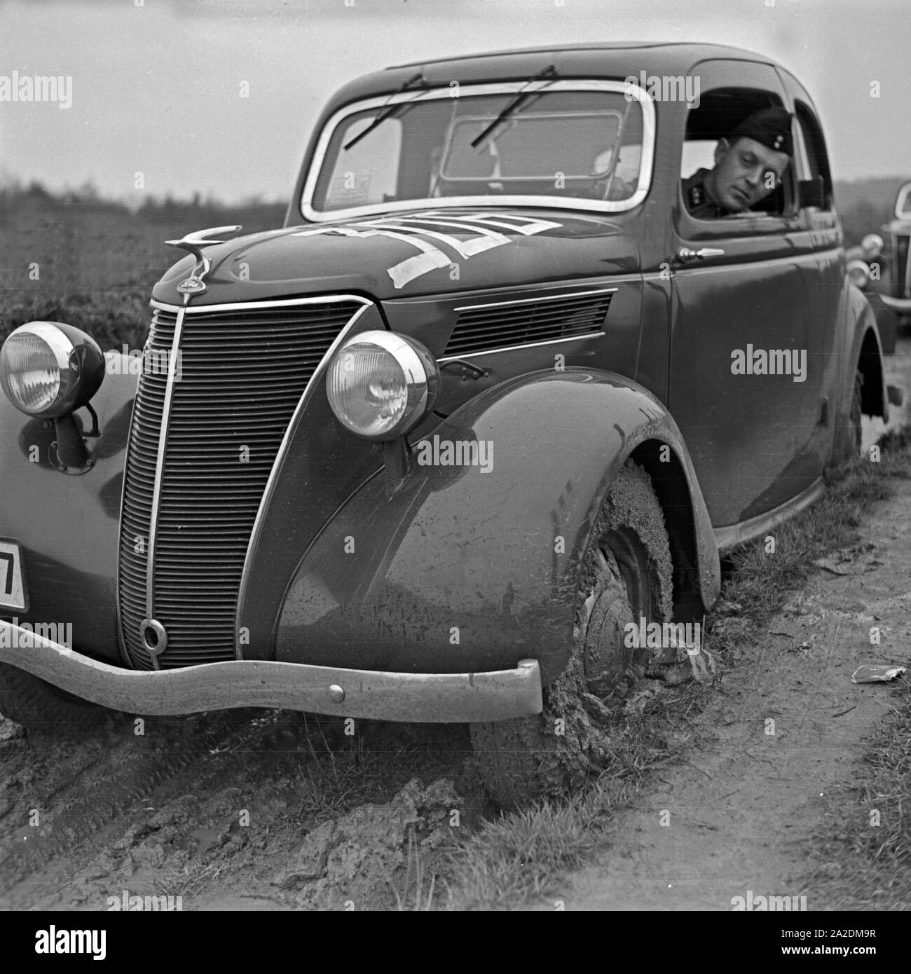 Mann festgefahren schlamm hires stock photography and images Alamy