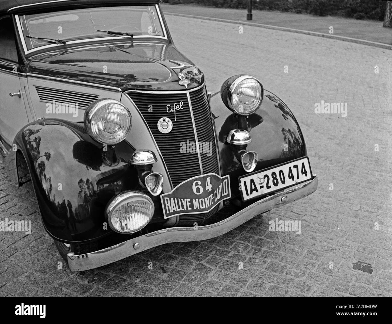 Der Wagen des deutschen Teams für die Rallye Monte Carlo, der Ford Eifel, Deutschland 1930er Jahre. The German car for the Rallye Monte Carlo, Germany 1930s. Stock Photo